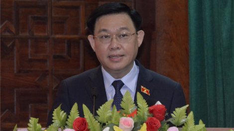 Chủ tịch Quốc hội ồng Vương Đình Huệ tus sơn đờm pơrjum Hội đồng Nhân dân càr Dak Lak khoă 10