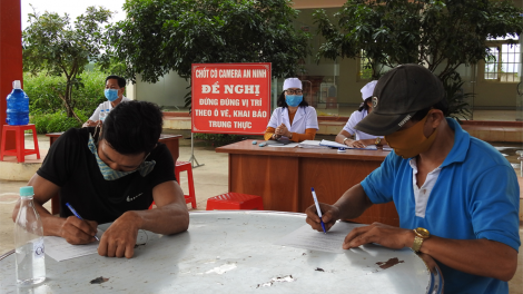 Kon Tum: Dong kờl priă lơh broă ai mpồl lơh broă mpồl bơtiàn rơcang sơndră mờ kòp Covid-19 in
