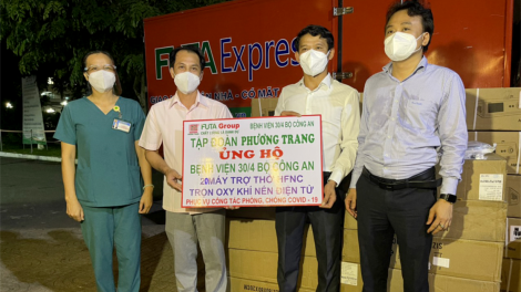 Ƀòn dờng Hồ Chí Minh dờp tai rơlao 2 rơbô nơm phan lơh sơnơm pa