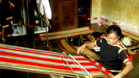 Nùs nhơm pràn mŭt lơl broă bơh cau ùr kòn cau Rơđê gơtìp koĕt kơl te