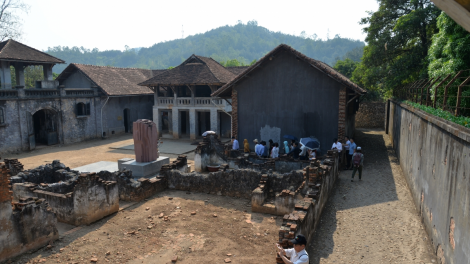 Tiah tềl kah yau Hìu jàm Sơn La, “Anih pơrhê” bơto bơtê bơhiàn ờs mờng kăc màng ai rơnàng kơnòm să in