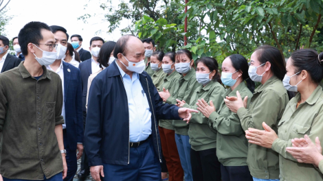 Chủ tịch lơgar ồng Nguyễn Xuân Phúc còp ờ uă broă lơh Hợp tác xã tàm càr Ninh Bình