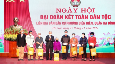 Chủ tịch lơgar ồng Nguyễn Xuân Phúc tus pơrjum bal Ngai chờ tam klăc dờng gùt jơi bơtiàn kòn cau tàm quận Ba Đình, ƀòn dờng Hà Nội