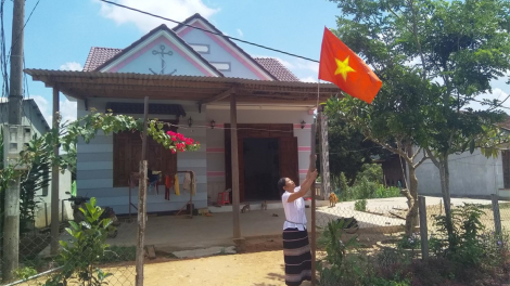 Kon Tum: Bơta chờ hờp bơh cau tĕ khà mŭt quốc tịch Việt Nam dê mờ Ngai chờ tĕ khà