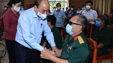 Đảng, Dà lơgar pơn jat tai sền gròi uă rlau tai tus ală cau ling sồt să, hìu bơnhă cau ling chơ̆t màng