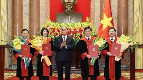Chủ tịch lơgar ồng Nguyễn Xuân Phúc jàu Quyết định pồ Kuang atbồ Anih cah rơña làng bol dờng ngan rlau jơh