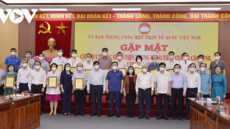 Chủ tịch Quốc hội tìp mat Kuang bàng lơh sơnơm tus dong kờl ai ală càr tiah đah Jum dà lơgar in sơndră kòp Covid-19