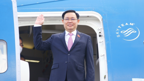 Chủ tịch Quốc hội ồng Vương Đình Huệ tơn jơh dơ̆ lòt còp mờ lơh broă tàm châu Âu