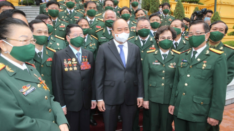 Chủ tịch lơgar ồng Nguyễn Xuân Phúc tìp mat cau lơh sa kă bro là cau ling yau