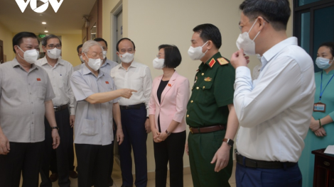 Tổng Bí thư ồng Nguyễn Phú Trọng tìp mat mờ cau tĕ khà ƀòn dờng Hà Nội