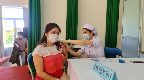 Lâm Đồng kờp dŭ cĭt sơnơm vaccine rcang sơndră kòp Covid-19 lơh geh 70% khà kờp làng bol tàm lồi nam do