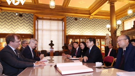 Thủ tướng Phạm Minh Chính lơh broă mờ Viện Pasteur Paris