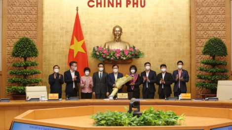 Phó Thủ tướng ồng Vũ Đức Đam tus bal Pơrjum gùt mpồl Ủy ƀan dà lơgar bè Ơruh pơnu Việt Nam dơ̆ 1