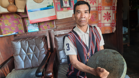 Nghệ ñân ưu tú ồng K’ Brel: Cau gàr huềng cing mồng bơh kòn cau K’ Ho (Sre) dê