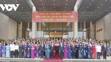 Ùr kwang bàng Quôk hội tă pơgồp kuơmàng ngan ai Quôk hội in