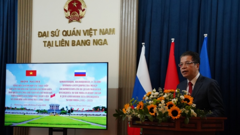 30 nam lơh broă bal đah Việt Nam mờ Nga tàm broă gàr să jan ƀồc Củ tịc Hồ Chí Minh