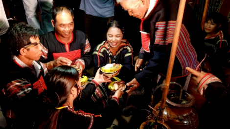 Krơi is dơ̆ lơh yàng dờp lơh oh mi bơh cau M’nông tàm Dăk Lăk dê