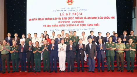 Dơ̆ bơyai lơh tơngkah 30 nam ngai crơng gơs Ủy ƀan sền gàr dà lơgar mờ sền gàr lơngăp lơngai bơh Quôk hội