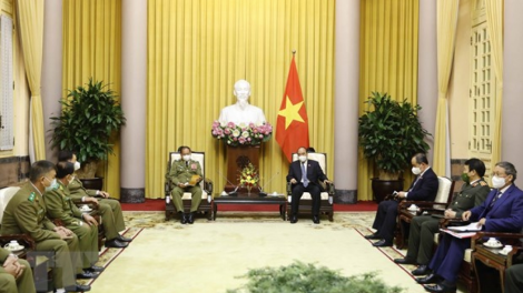 Củ tịc lơgar wă Ƀộ trưởng Ƀộ Kwang àng lơgar Lào