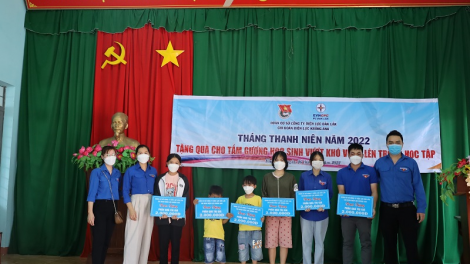 Nhai 3 mờ uă broă lơh geh kwơ bơh ơruh pơnu Kông ty Điện lực (PC) Dăk Lăk dê