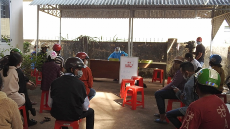 Kon Tum: Khà cau F0 pal sơm kòp tơrgùm bal tàm hìu sơnơm gơmù uă ngan