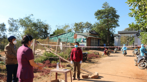 Kon Tum khà cau bơtờp pa kòp Kovid-19 sùm gơguh