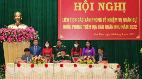 Quân khu 5 kĭ kơrnoăt pơgồp bal mờ ală Cơl dŭ lơh broă Tỉñ ủy mờ UɃÑZ ală càr, ƀòn dờng