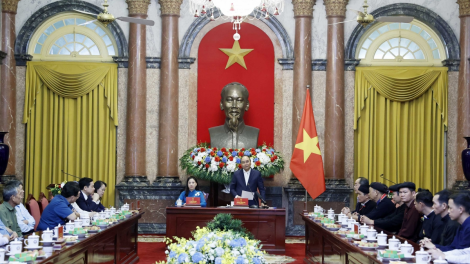 Củ tịc lơgar ồng Nguyễn Xuân Phúc tìp măt Mpồl ala măt cau geh bơngă pin dờn tàm làng bol kòn cau càr Tuyên Quang