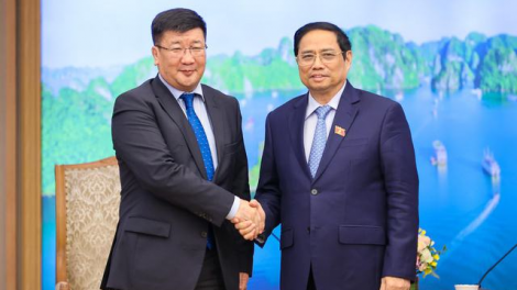 Thủ tướng ồng Phạm Minh Chính wă Đại sứ lơgar Mông Cổ