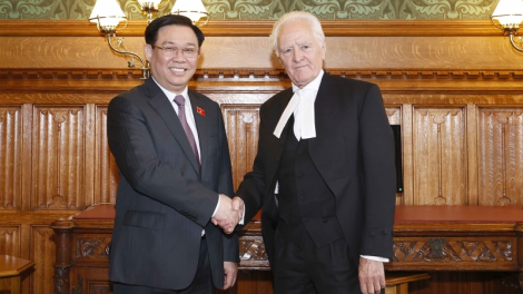 Củ tịc Quốk hội ồng Vương Đình Huệ cri bơyai mờ Củ tịc Thượng viện lơgar Anh