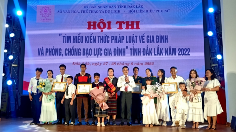 Càr Dăk Lăk bơyai lơh pơrlòng “Jòi nàng git wă jơnau ngăc ngar adăt boh lam bè hìu nhă mờ broă rơcang sơndră mờ tam lơh, pù pờng tàm hìu nhă”