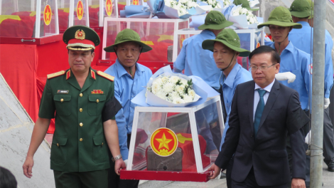 Kon Tum: Ies, tơ̆p 13 ƀồc ntìng cau ling chơ̆t màng geh jòi gŏ tàm lơgar Lào mờ lơgar Campuchia