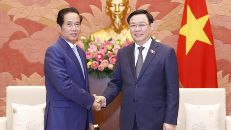 Củ tịc Quốk hội ồng Vương Đình Huệ wă Mpồl kwang bàng ala măt kấp dờng càr lơgar Phnom Penh, lơgar Campuchia