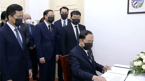 Phó Củ tịc Thường trực Quốk hội ồng Trần Thanh Mẫn iês ƀồc Củ tịc Quốk hội lài do lơgar Cuba dê