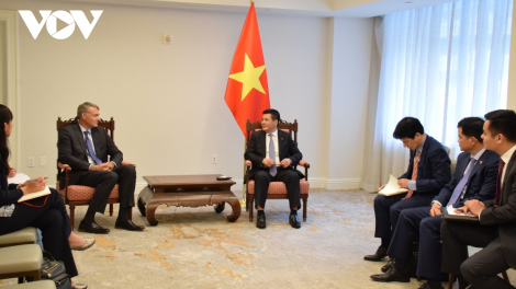 Ƀộ trưởng Ƀộ Kông thương ồng Nguyễn Hồng Diên mờ uă broă lơh tơnguh kă bro đah Việt Nam mờ Mỹ