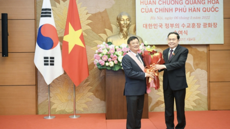 Ồng Trần Thanh Mẫn tus bal Dơ̆ bơyai lơh jàu Gai lòng Quang Hoa bơh Cíñ phủ Hàn Quôk dê