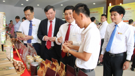 Dăk Lăk tơrgùm bơtàu tơnguh lơh broă sa sươn sre jăt gùng dà niam uă mờ kơ̆ kơl jăp jŏ jòng