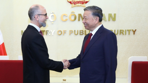 Ƀộ trưởng Ƀộ Kwang àng ồng Tô Lâm wă Đại sứ Canada tàm Việt Nam