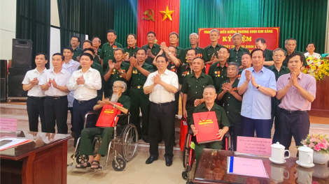 Thủ tướng Cíñ phủ ồng Phạm Minh Chính còp Anih tờm sền gàr kham sơm kòp cau ling sồt să Kim Bảng, càr Hà Nam