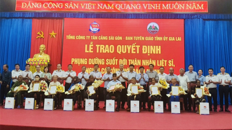 Tổng Kông ty Tân Cảng Sài Gòn dờp ròng siam sền gàr 10 nă cau pròc mhàm cau ling chơ̆t màng, cau geh màng mờ dà lơgar tàm càr Gia Lai