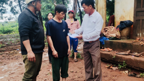 Gia Lai: ơm dòp mìu tàm rơnŭ tàm mìr, 2 nă cau gơtìp kơnàs còng chơ̆t