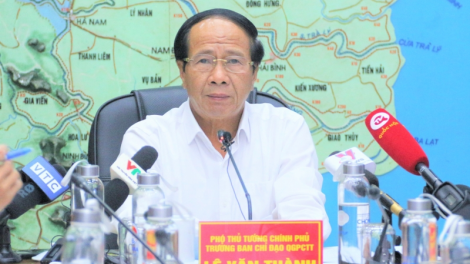 Phó Thủ tướng Cíñ phủ ồng Lê Văn Thành đơng lam pơrjum rcang sơndră mờ mìu càl rơbŭt dờng Noru