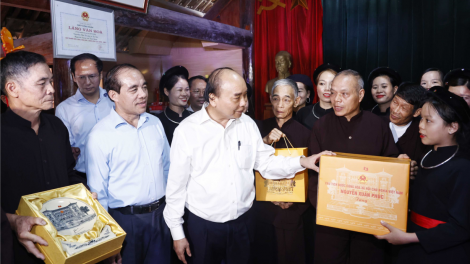 Củ tịc lơgar ồng Nguyễn Xuân Phúc chu ñàng tàm Tiah tềl lời wơl Dà lơgar dờng màng Tân Trào