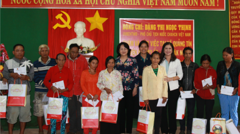 Phó Chủ tịch lơgar, mò Đặng Thị Ngọc Thịnh còp, pà phan hìu bơnhă geh sră dong kờl bơh dà lơgar kơnhoàl Dak Rlâp, càr Daknông