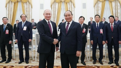 Thủ tướng tìp mat mờ Kuang atbồ lơgar Nga ồng Vladimir Putin