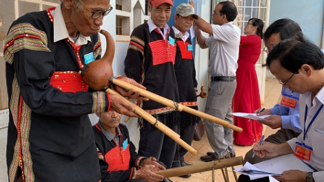 Chờ chờr  Ngai chờ Chài rgơi- Tàp pràn  sa\ ja` ala\ kòn cau Thị xã Buôn Hồ