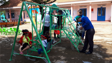 Daklak: ăp nău kan mom ndăm nsum ti rdâk njêng nkual [on lan mhe.