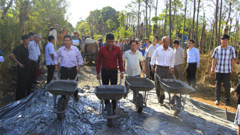 Kon Tum: Du rơh luh kan bôk năm rdâk njêng [on lan mhe
