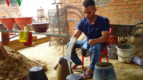 Nău nkoch ntơm nău kan bâh bu klô ndăm Êđê quet nte.