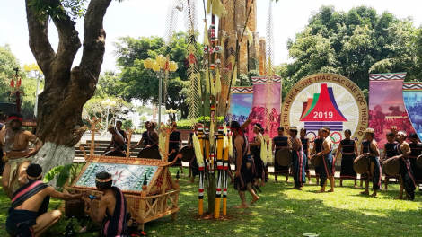 Gia Lai: Rlău 500 nu^h blău njroh mprơ tu\r ch^ng goh gong way ơm